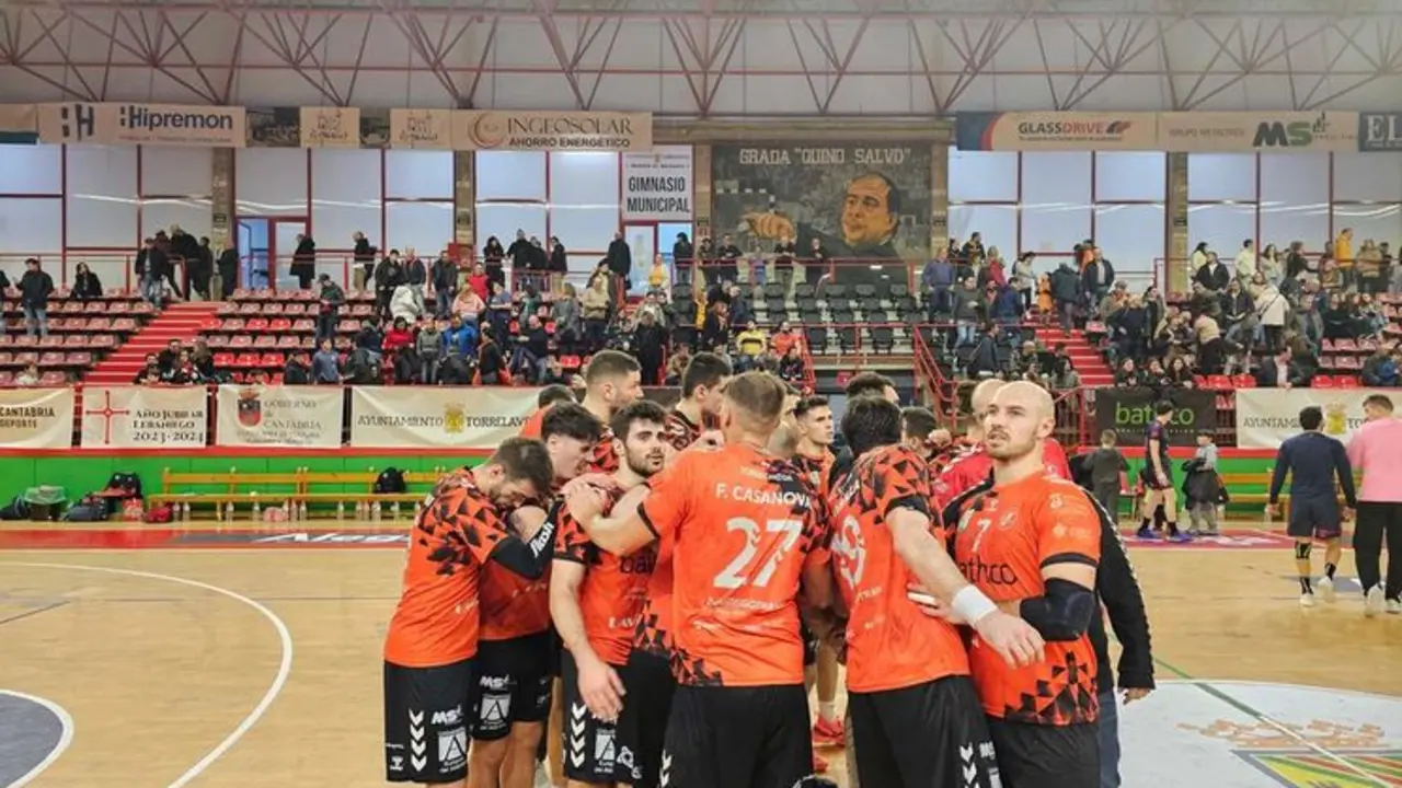 Fotograf&iacute;a del equipo tras el partido