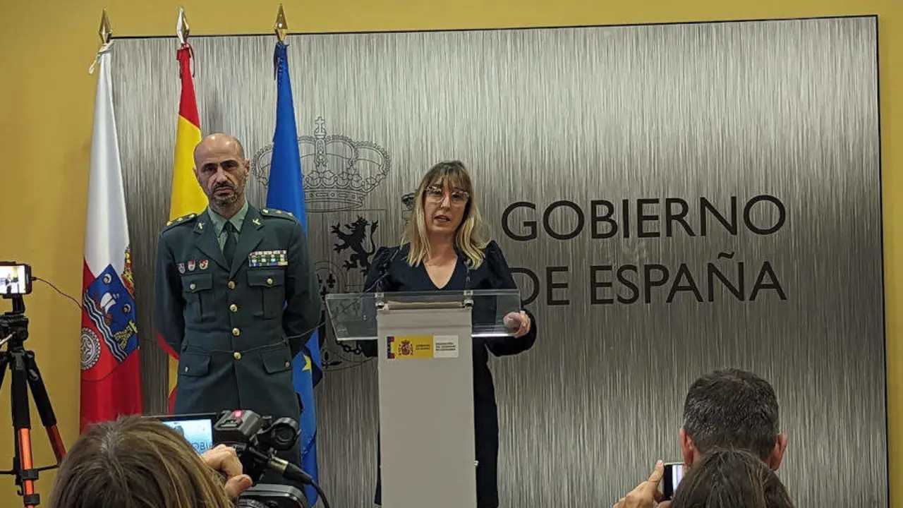 La delegada del Gobierno en Cantabria y el coronel de la Guardia Civil, Eugenia G&oacute;mez de Diego y Juan Mart&iacute;nez Ros