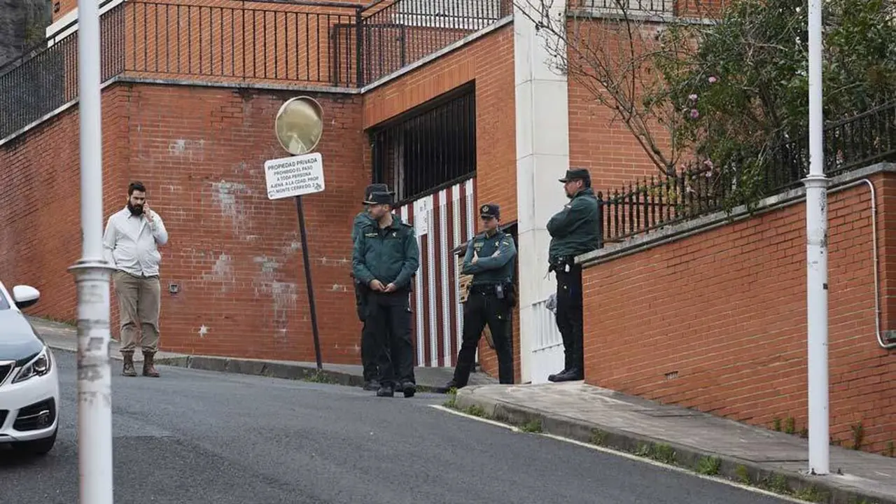 Su hermano, de 13 a&ntilde;os -que tambi&eacute;n estar&iacute;a involucrado en los hechos pero que es inimputable al tener menos de catorce- ha ingresado en un centro de protecci&oacute;n de menores, por indicaci&oacute;n del fiscal