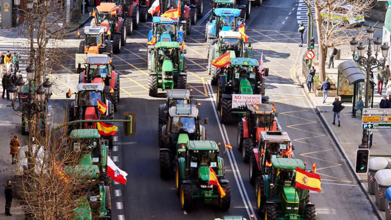 Tractores en una marcha anterior por Santander