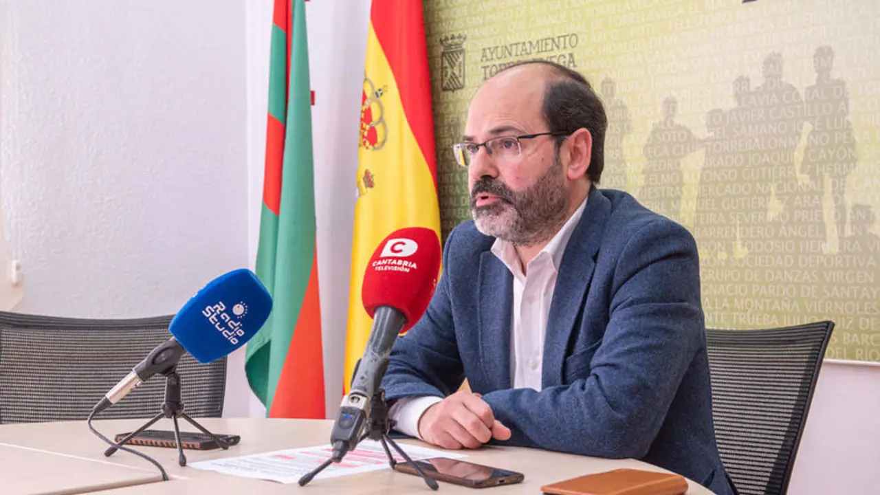 El secretario general de los socialistas en la capital del Besaya, Jos&eacute; Luis Urraca