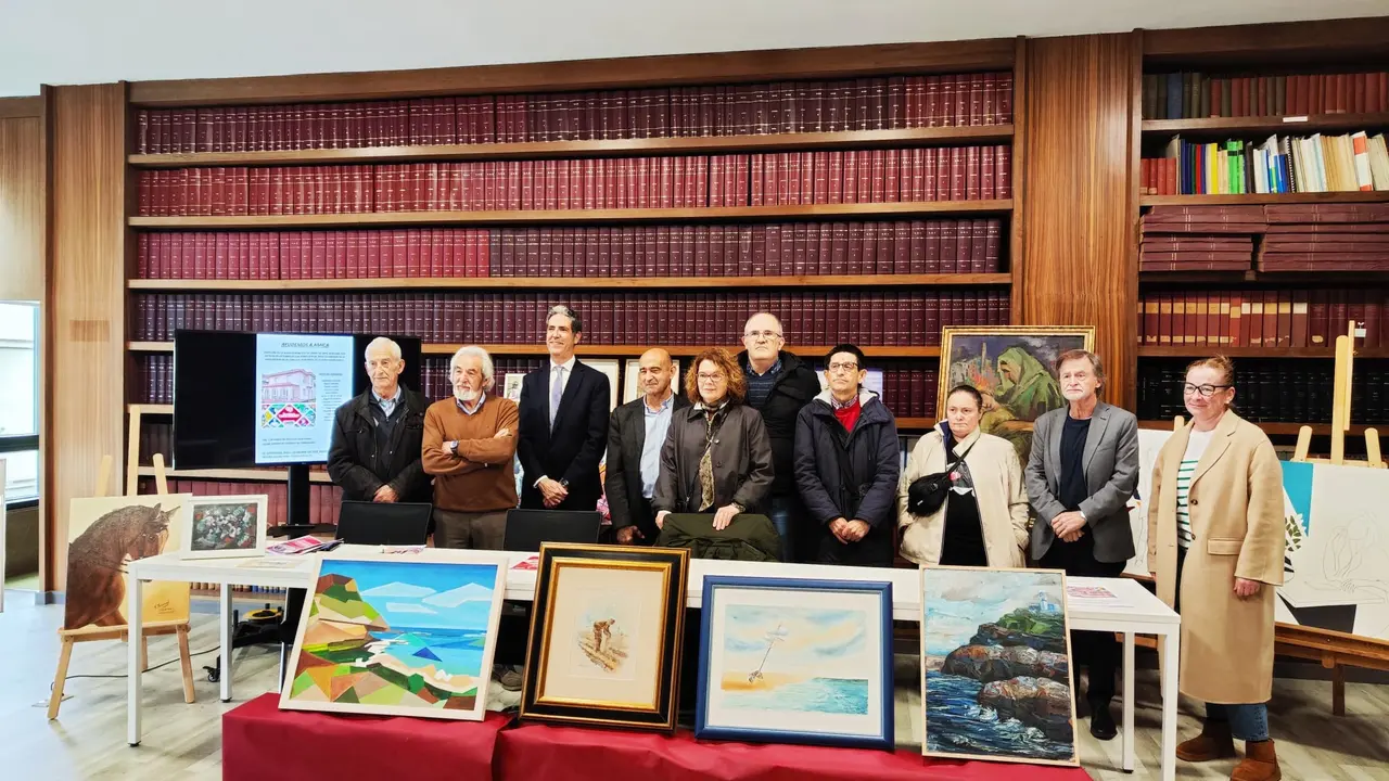 Presentaci&oacute;n de la subasta ben&eacute;fica de artistas de Torrelavega para ayudar a Amica a comprar la Casa Coll