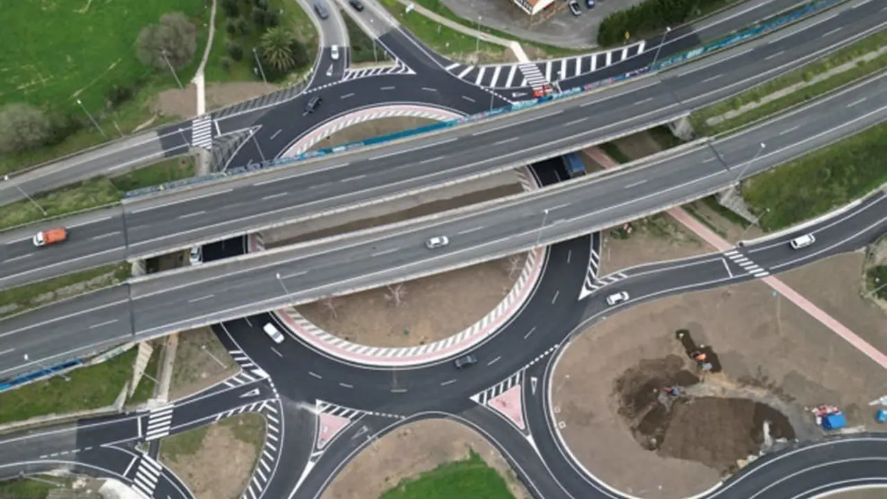 Finalizan las obras de mejora de la seguridad en el enlace de la A-67 en Tanos