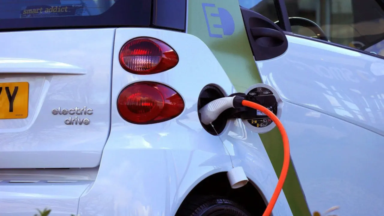 Recarga de un coche el&eacute;ctrico
