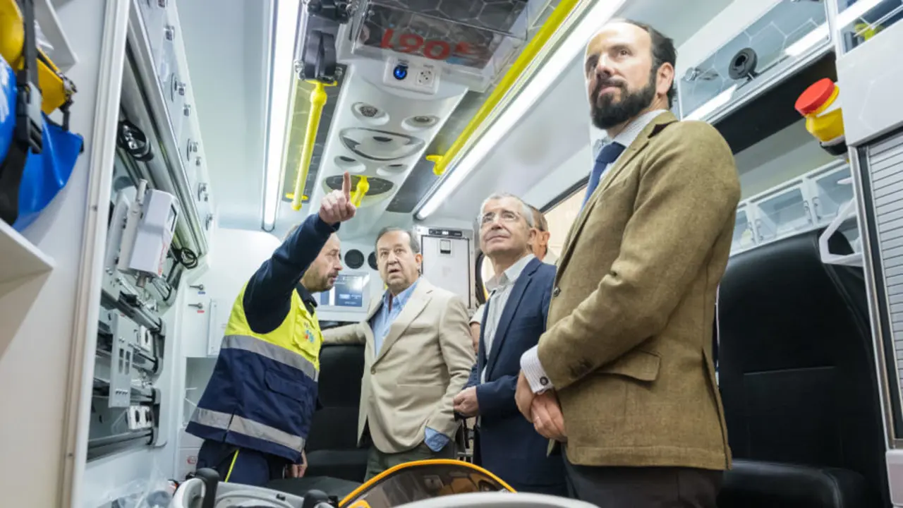Presentaci&oacute;n de la nueva flota de ambulancias del transporte urgente de Cantabria