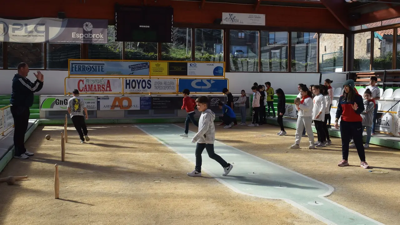 La escuela de bolos de Pi&eacute;lagos realiza una jornada de captaci&oacute;n de alumnos