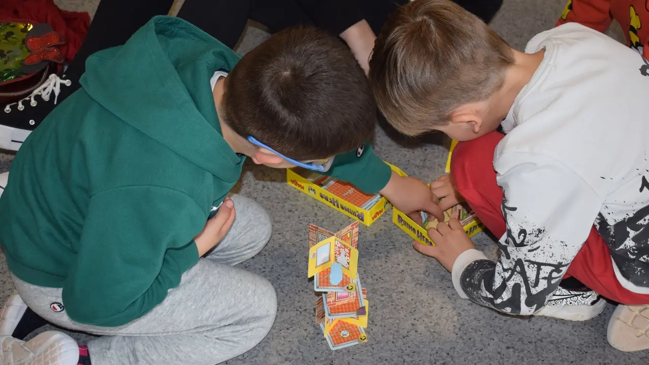 Ni&ntilde;os en el programa de conciliaci&oacute;n de Pi&eacute;lagos