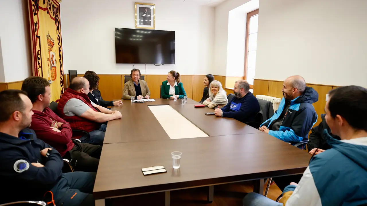El consejero de Desarrollo, Rural, Ganader&iacute;a, Pesca y Alimentaci&oacute;n, Pablo Palencia, realiza una visita institucional a Ampuerto