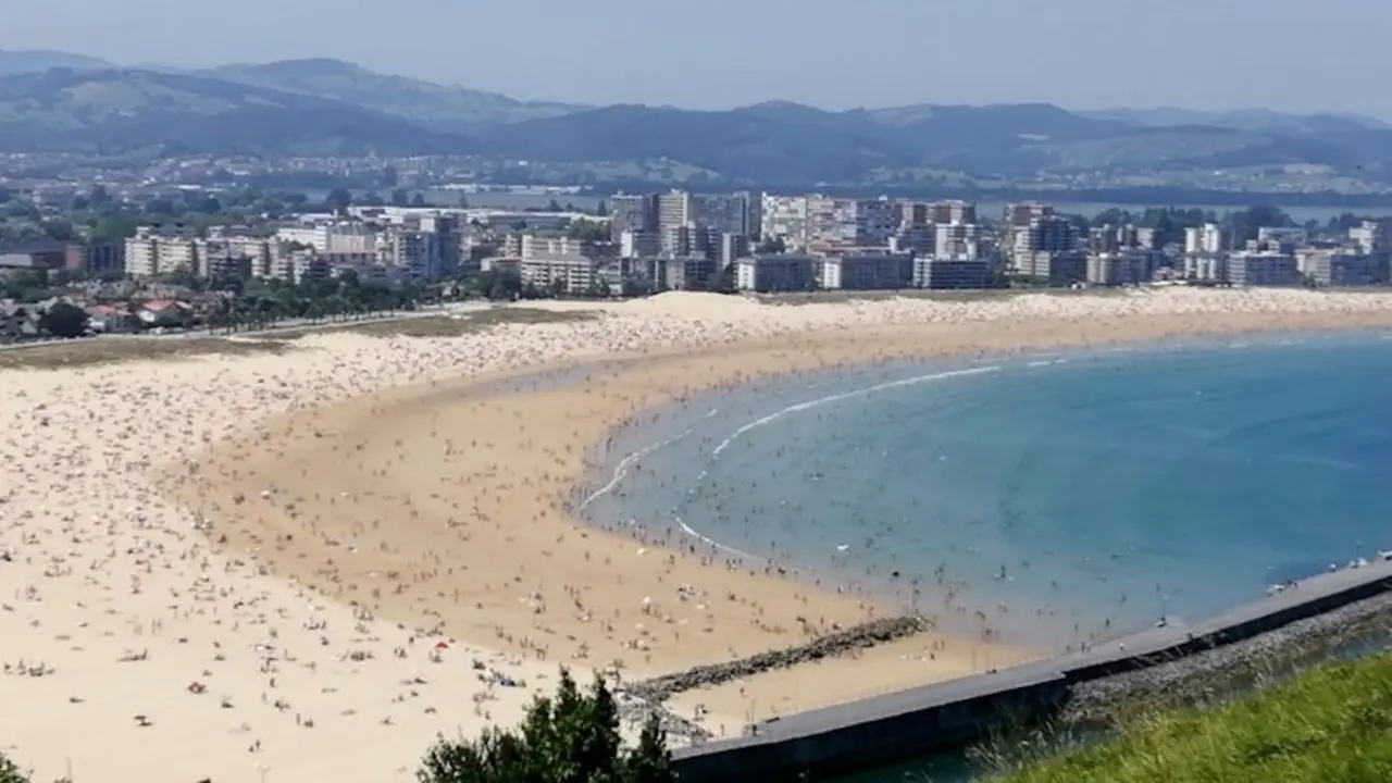 Playa Salv&eacute;, Laredo
