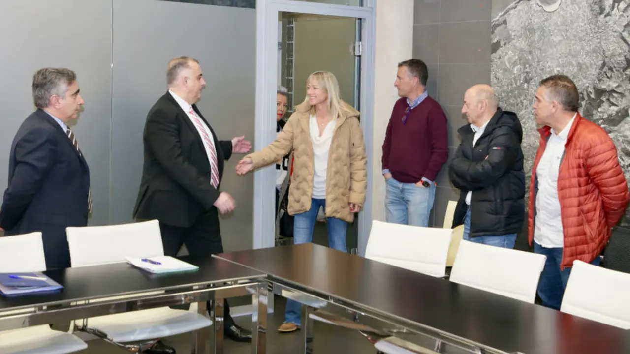 El consejero de Fomento, Ordenaci&oacute;n del Territorio y Medio Ambiente, Roberto Media, preside la Comisi&oacute;n de coordinaci&oacute;n de medidas contra la ocupaci&oacute;n ilegal