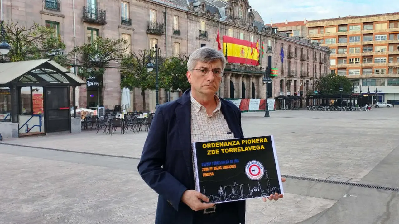 El portavoz de la Plataforma 'Salvar Torrelavega de una ZBE Ruinosa', &Aacute;ngel Herreros