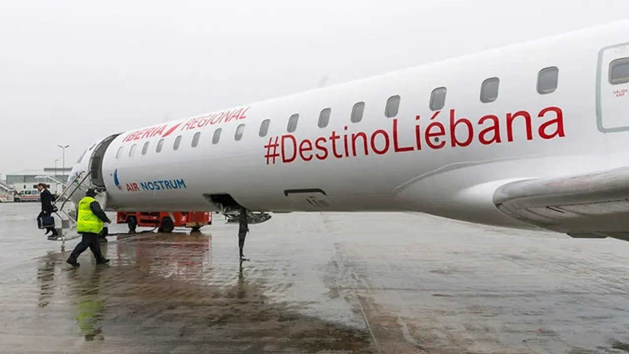 Avi&oacute;n de Air Nostrum en el aeropuerto Seve ballesteros-Santander | Foto- Archivo
