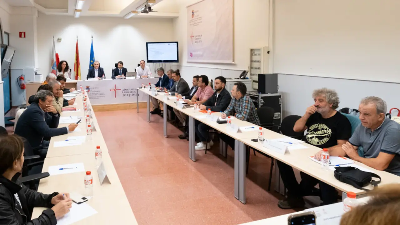 Imagen de archivo de la reuni&oacute;n de la Mesa del Ferrocarril