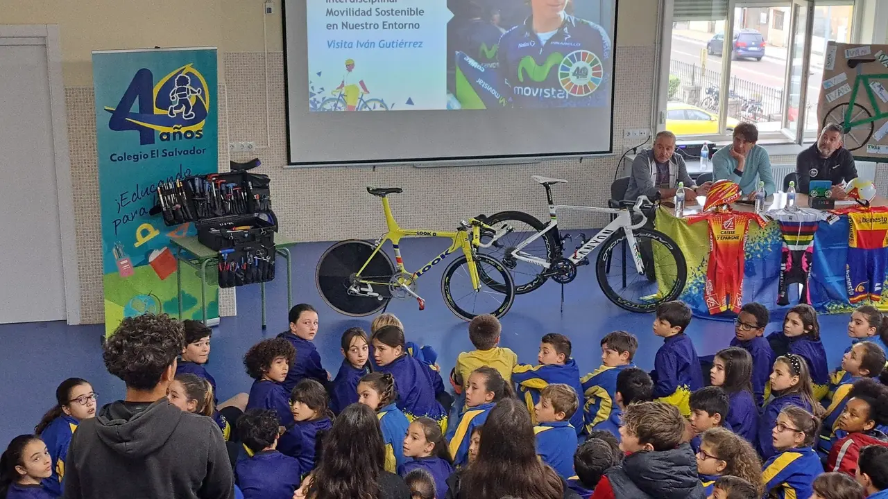 Visita del ciclista Iv&aacute;n Guti&eacute;rrez al colegio El Salvador