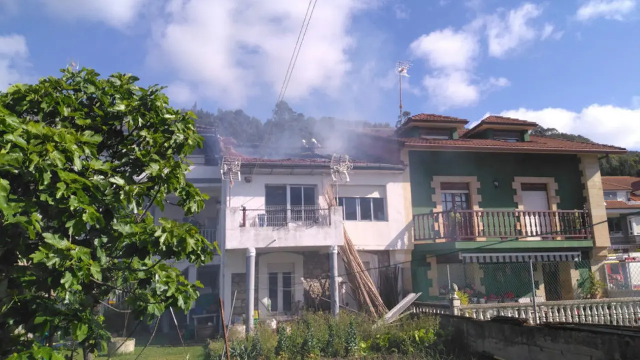 Incendio de una vivienda en Argo&ntilde;os