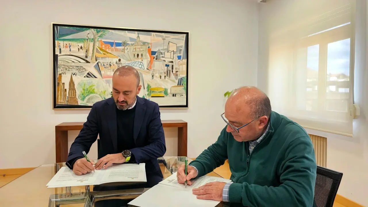 Firma del convenio de colaboraci&oacute;n entre el Ayuntamiento de Torrelavega y la Iglesia de La Asunci&oacute;n