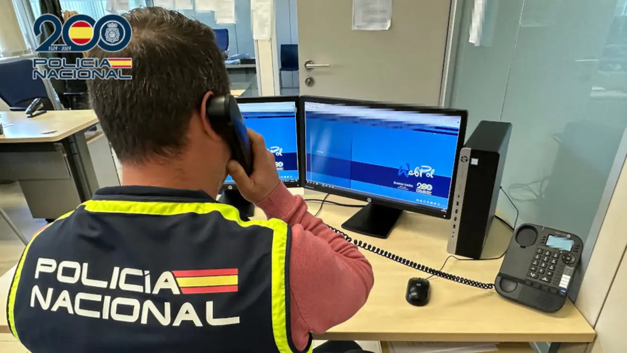 Agente de Polic&iacute;a Nacional