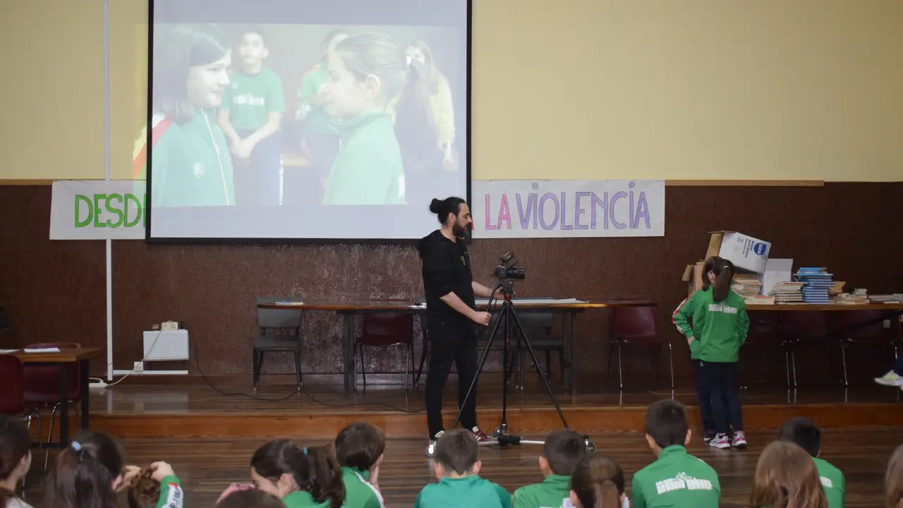 Grabaci&oacute;n de uno de los cortometrajes de la II edici&oacute;n escolar del Proyecto #NoteCortesHaztuCorto. Foto| Archivo