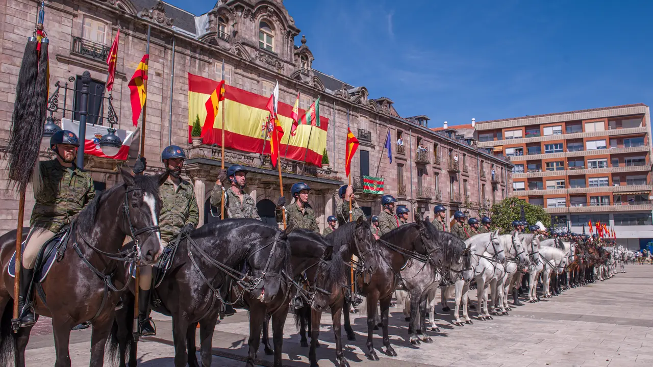 Miembros de la Guardia Real en Torrelavega