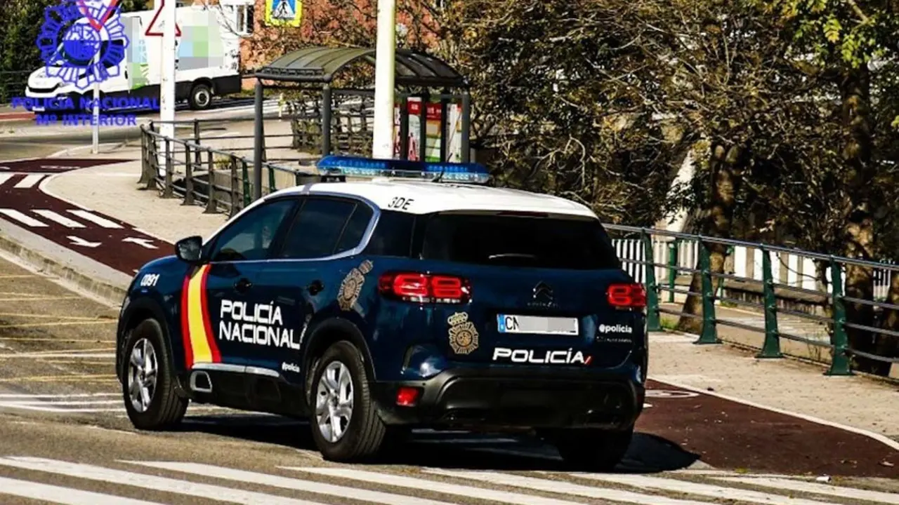 Veh&iacute;culo de la Polic&iacute;a Nacional