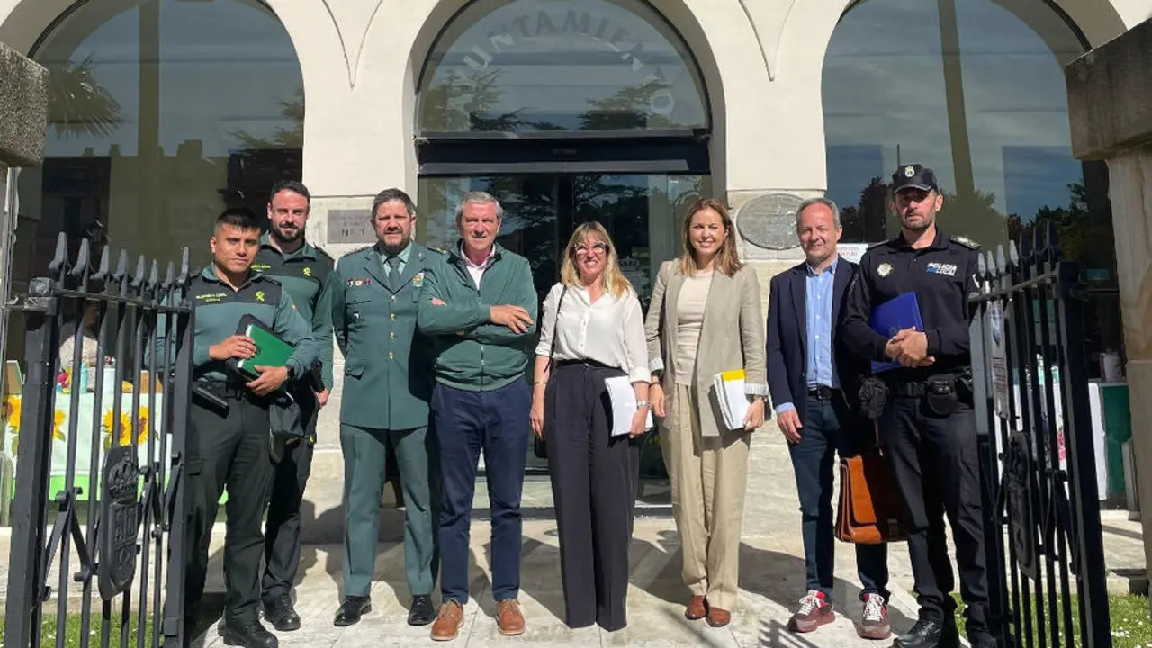 Reuni&oacute;n celebrada entre la Delegaci&oacute;n del Gobierno en Cantabria y el Ayuntamiento de Suances para realizar un balance de seguridad del municipio