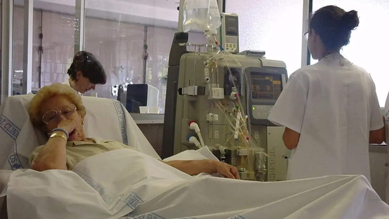 Los trabajadores sanitarios critican que el Gobierno haya pactado solo con los m&eacute;dicos