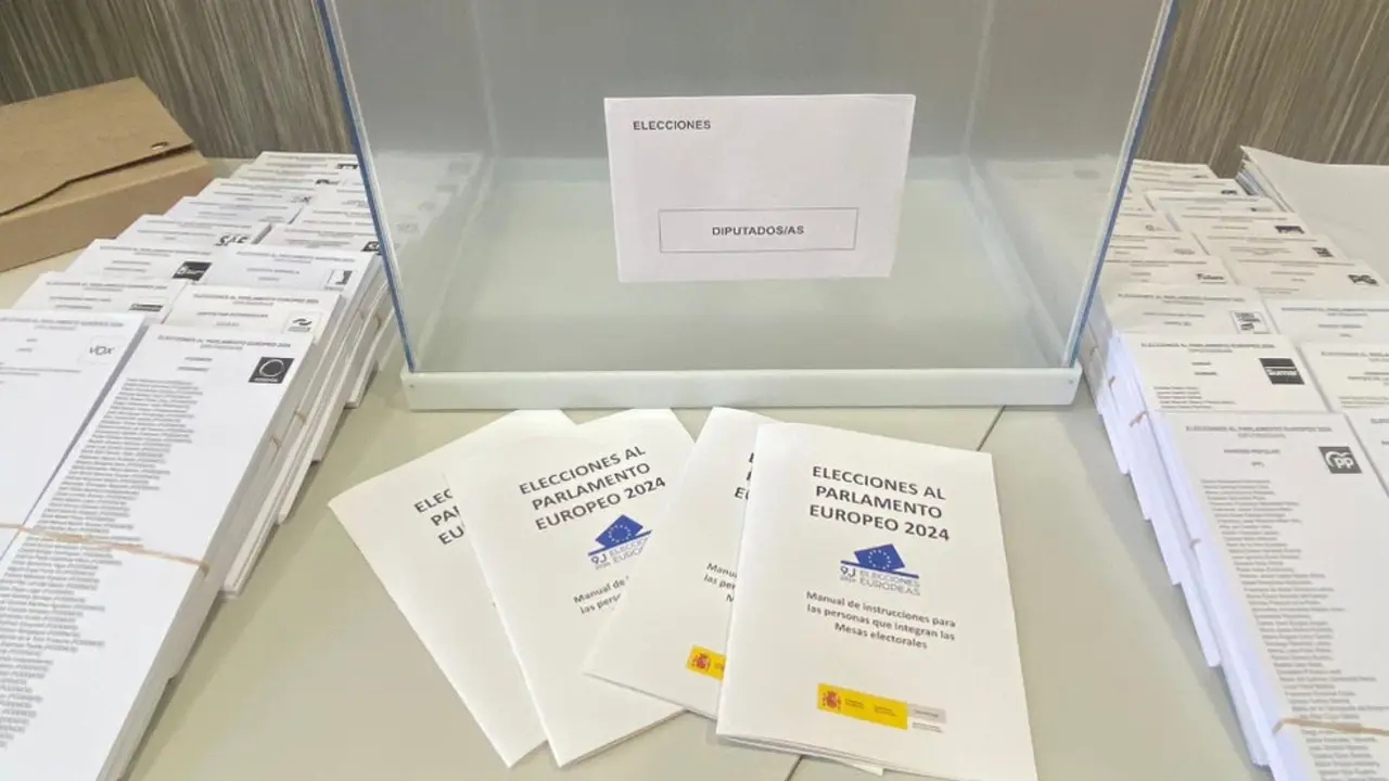 Urna para las elecciones europeas del 9 de junio de 2024