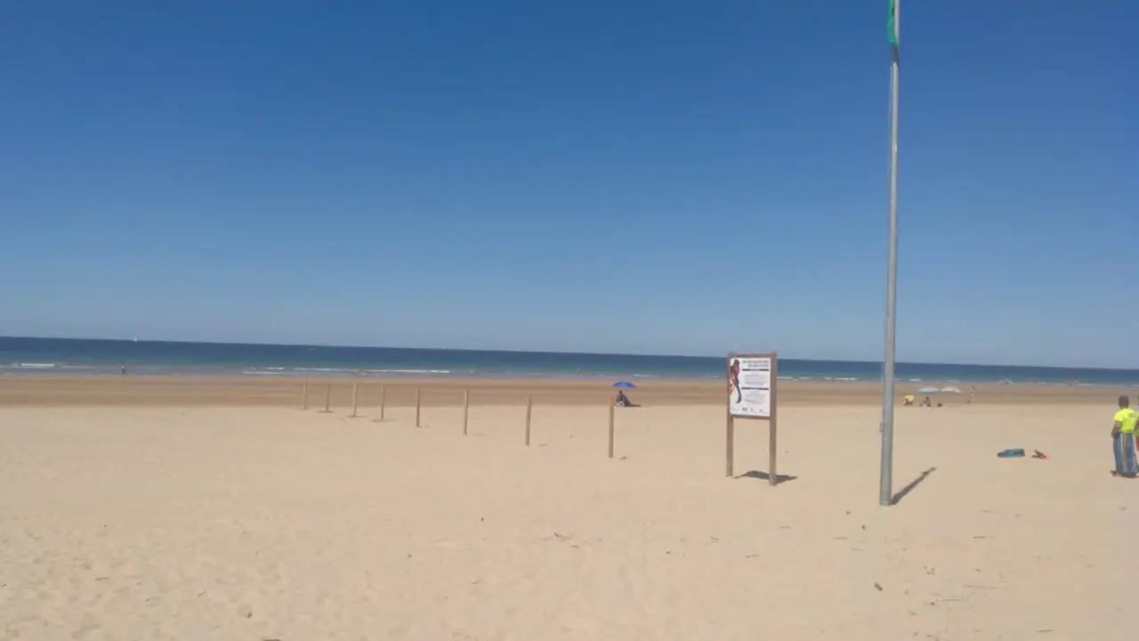 Zona habilitada para mascotas en la playa de Helgueras | Foto de archivo