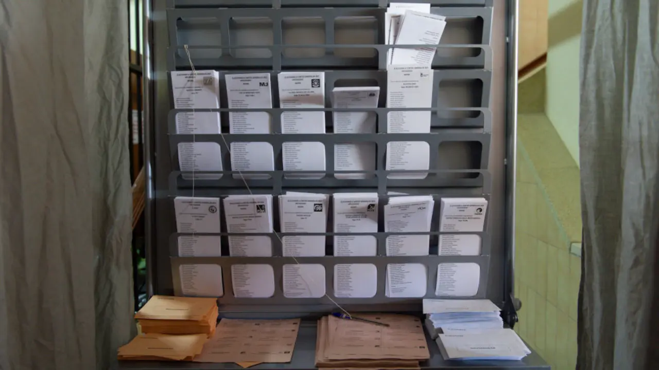 Cabina electoral durante las elecciones generales | Foto de archivo