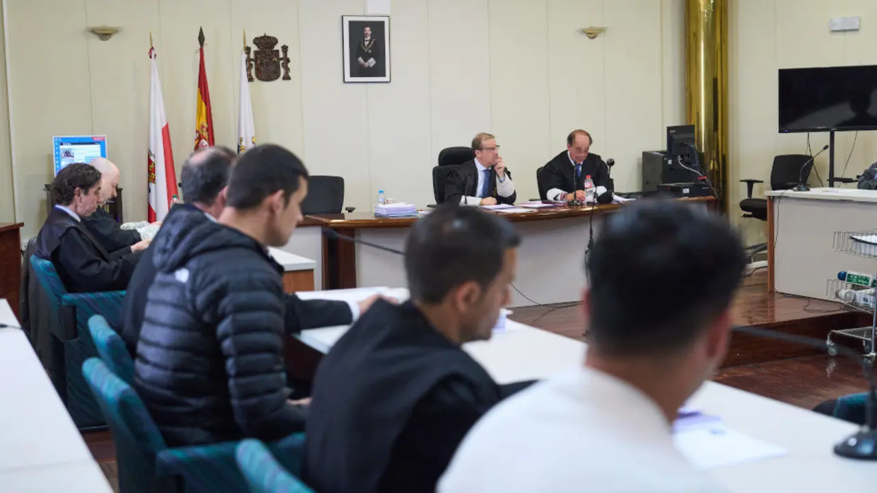 Magistrados durante el juicio por el accidente mortal de Castelar, en la Audiencia Provincial de Cantabria | Foto de archivo