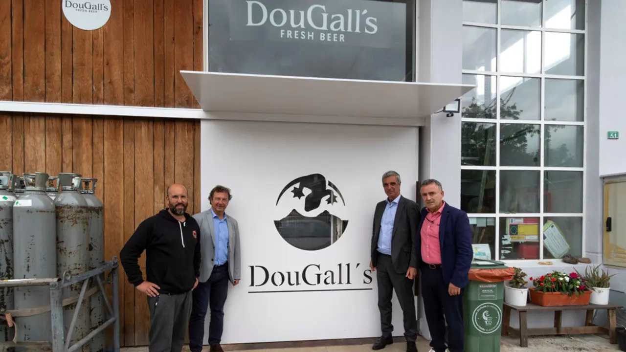 Visita del consejero Pablo Palencia a la f&aacute;brica de cervezas Dougall's