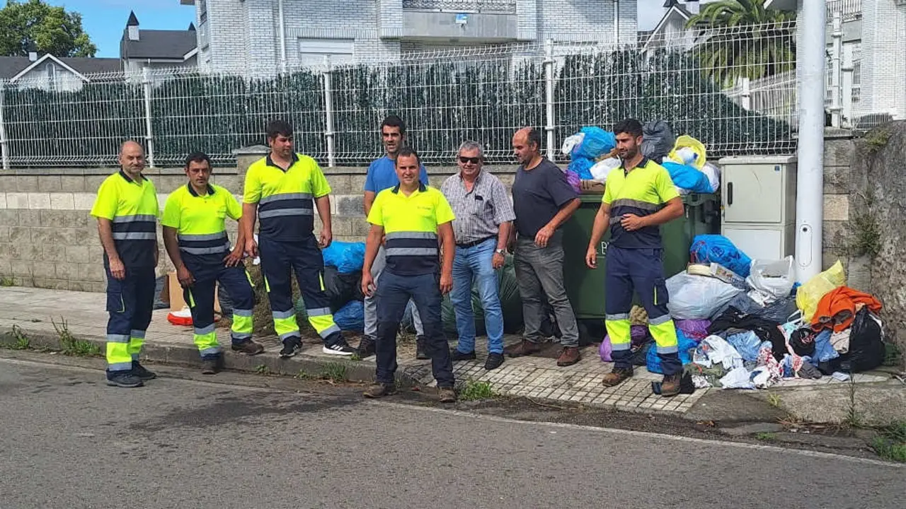Trabajadores del servicio de recogida de basuras de la Mancomunidad El Brusco