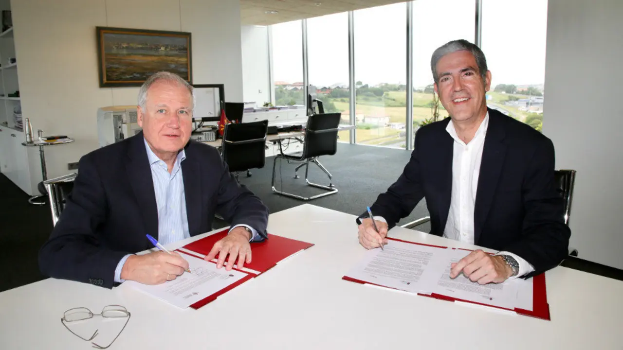 Gobierno y C&aacute;mara Torrelavega firman un convenio para apoyar el comercio del Besaya con 140.000 euros