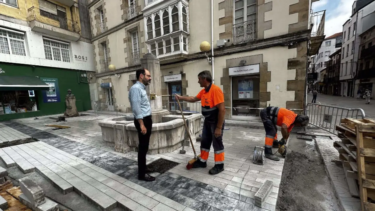 El concejal Jos&eacute; Luis Urraca en la plaza Cuatro Ca&ntilde;os