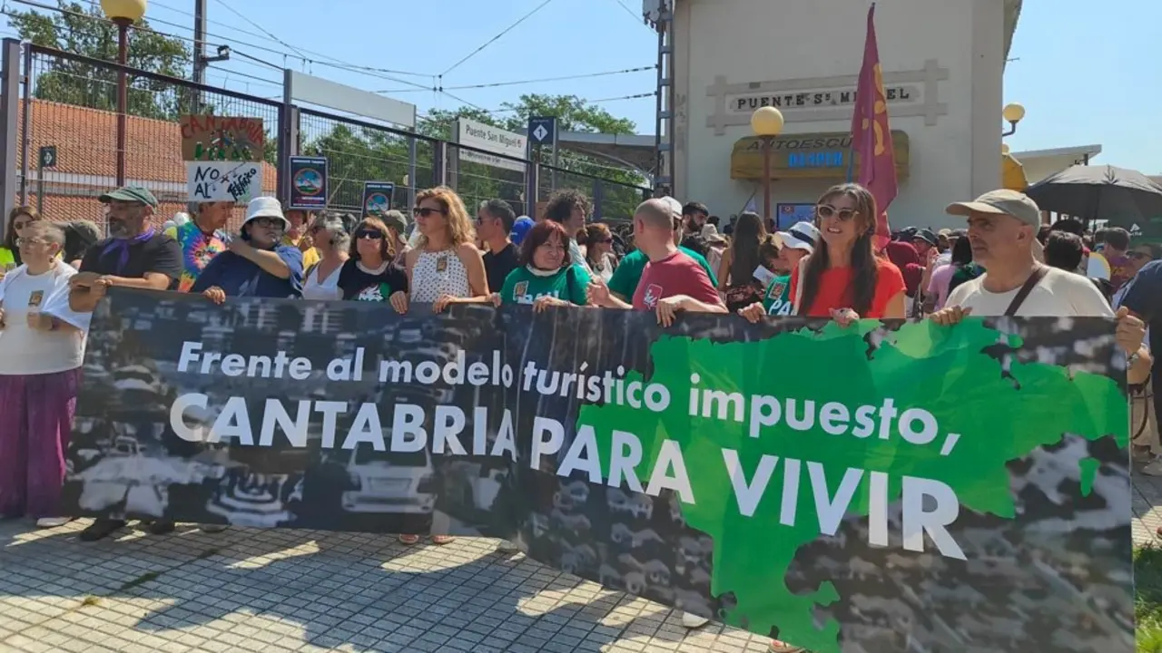 Manifestaci&oacute;n de Cantabria para Vivir en el D&iacute;a de las Instituciones | Foto- edc