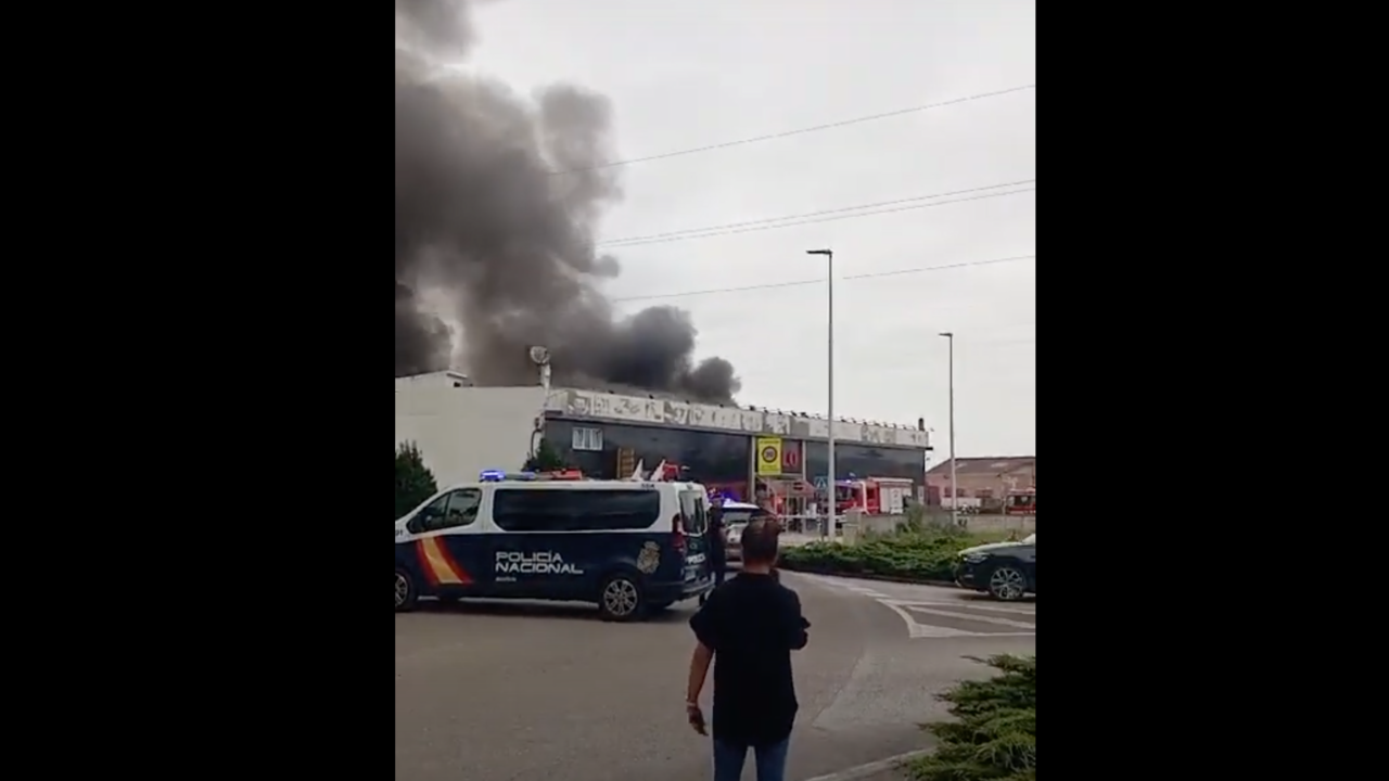 Incendio en el bazar Siglo de Torrelavega