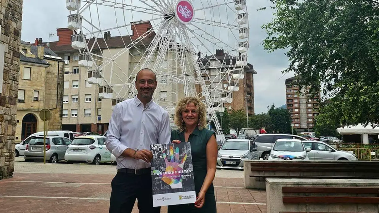El alcalde, Javier L&oacute;pez Estrada, y la concejala de Igualdad y Festejos, Patricia Portilla