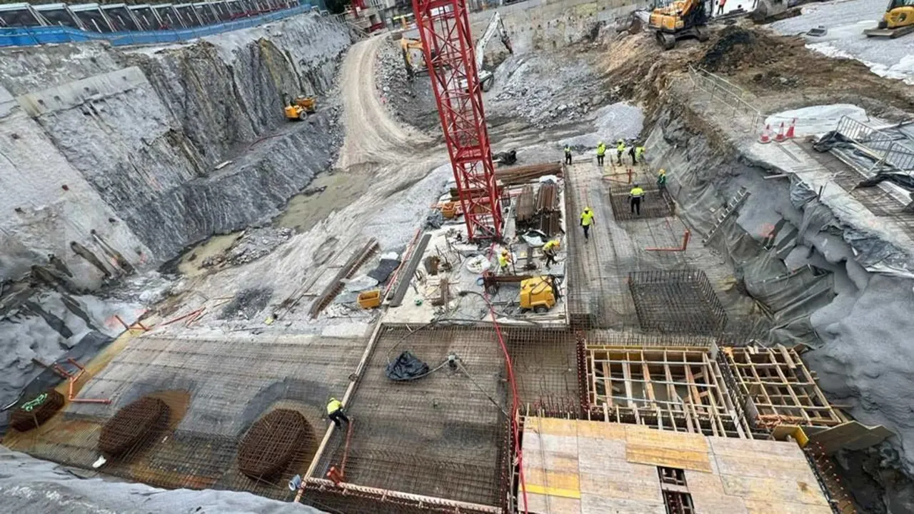 Excavaci&oacute;n en la parcela de Puertochico y la losa de cimentaci&oacute;n de las obras del futuro MUPAC