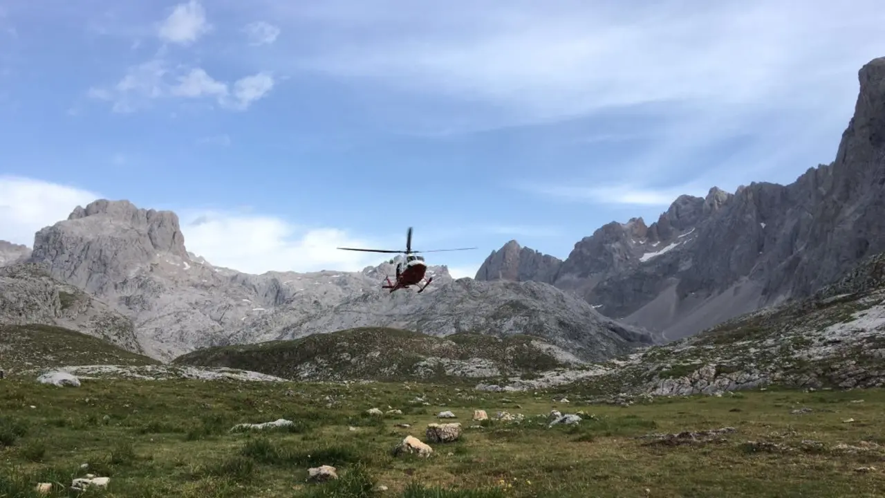 Rescate en helic&oacute;ptero en Picos de Europa