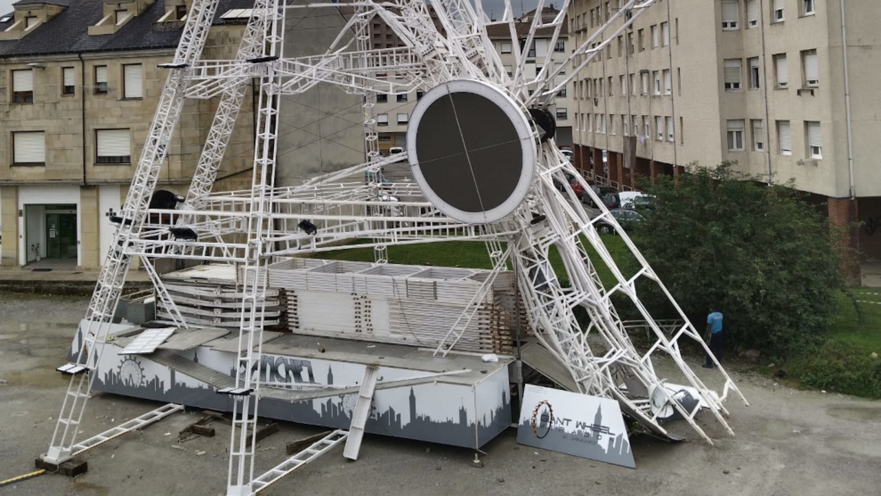 La noria se ha ca&iacute;do cuando estaban en los procesos de desmontaje.