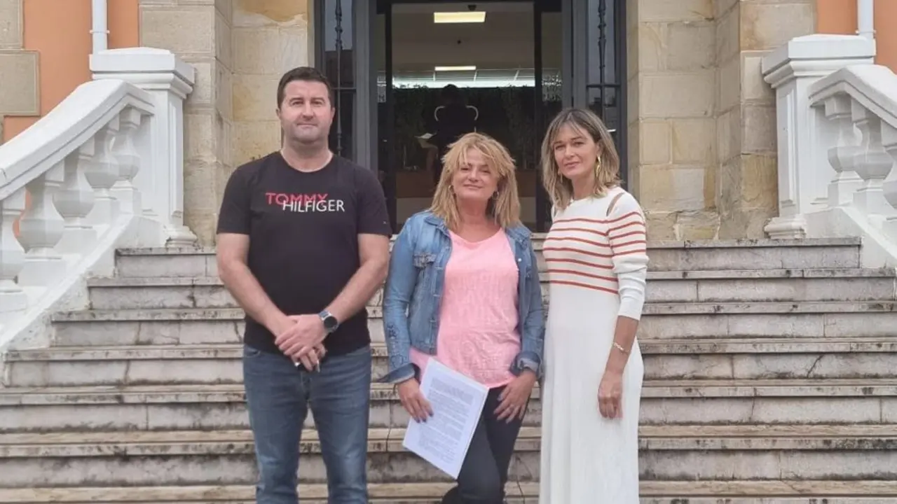 Los portavoces de AVIP, PRC y PSOE en el Ayuntamiento de Pi&eacute;lagos