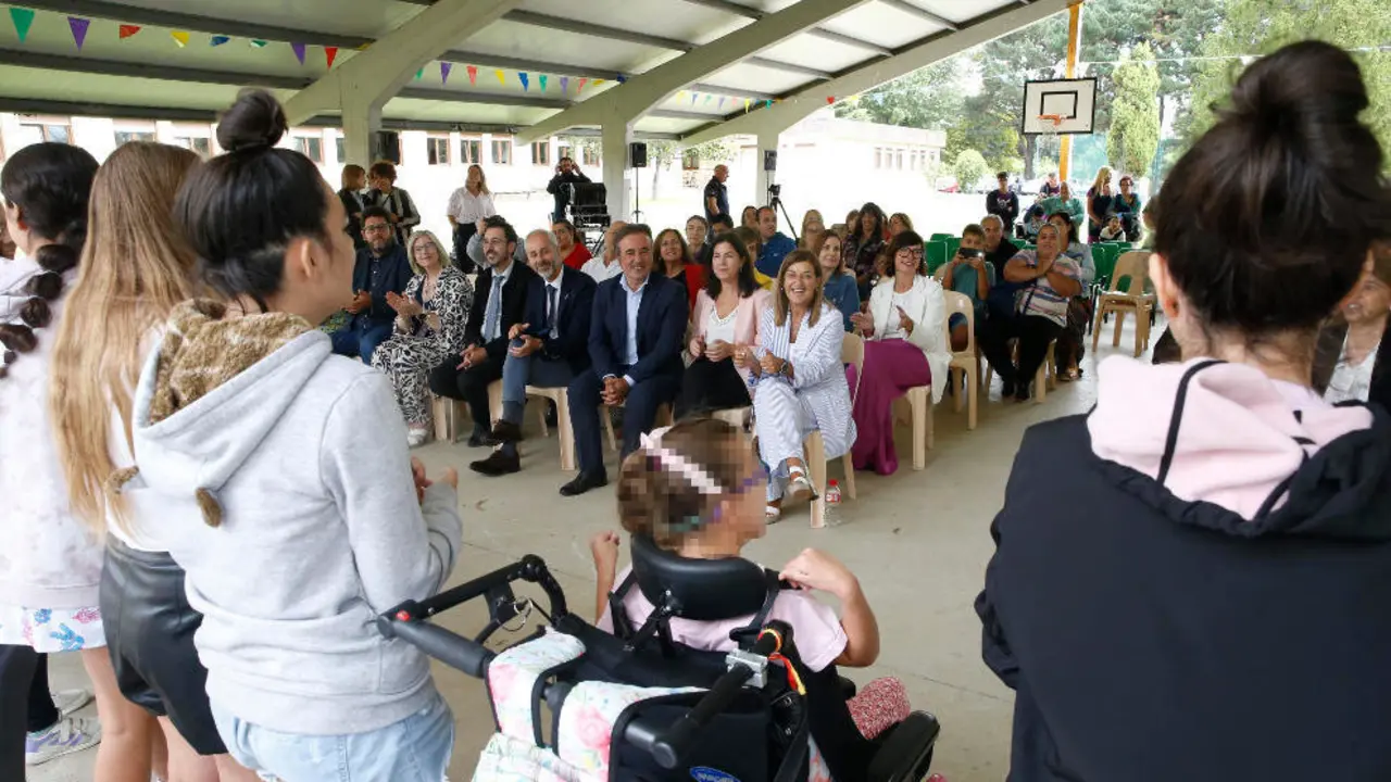 La presidenta, Mar&iacute;a Jos&eacute; S&aacute;enz de Bururaga, inaugura el curso escolar en el Centro de Educaci&oacute;n Especial Parayas