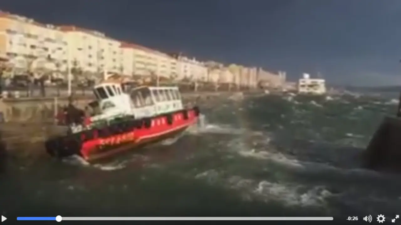 Viento y fuertes mareas en Bah&iacute;a de Santander