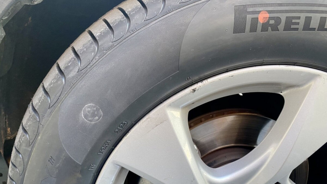 Punto rojo en los neum&aacute;ticos