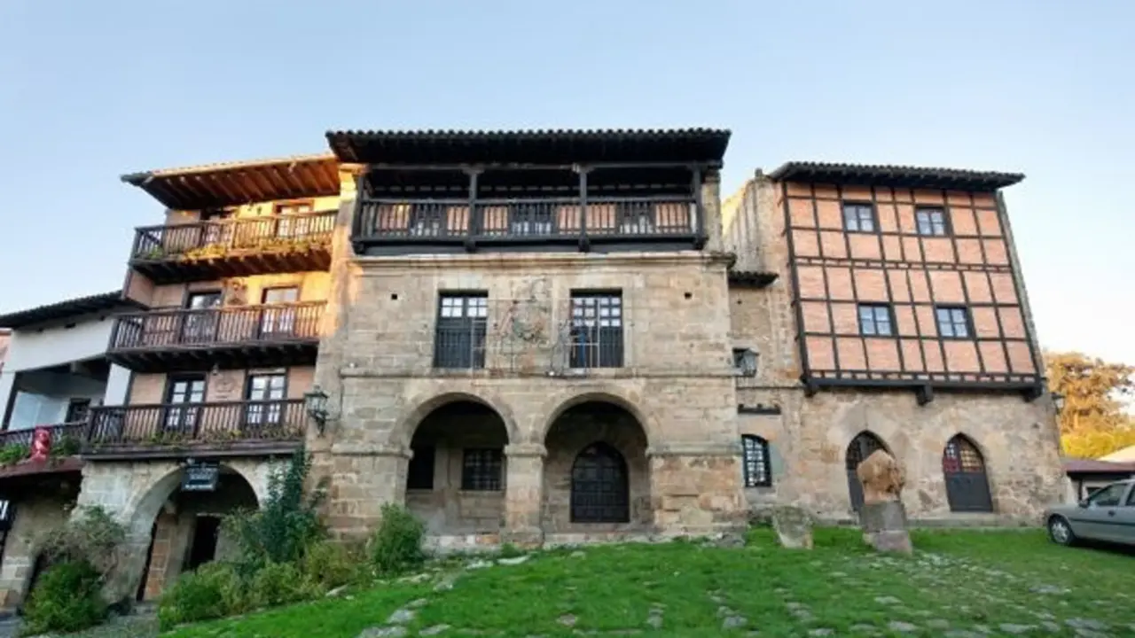 Casas del &Aacute;guila y la Parra en Santillana del Mar