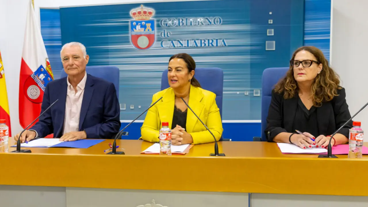 La consejera de Familias, Bego&ntilde;a G&oacute;mez del R&iacute;o, en rueda de prensa