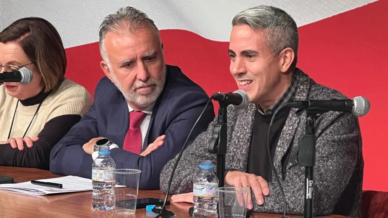 El ministro &Aacute;ngel V&iacute;ctor Torres y el secretario general del PSC, Pablo Zuloaga