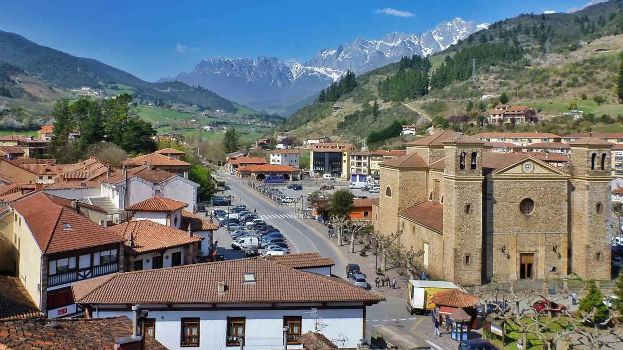 Potes, capital de la comarca de Li&eacute;bana