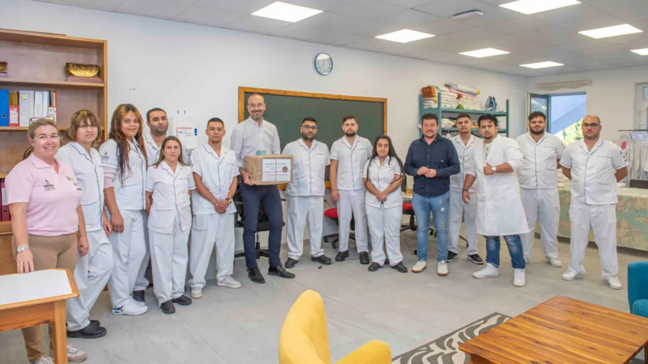 Alumnos de la ADL de Torrelavega env&iacute;an jabones artesanales con mensajes a los afectados por la DANA