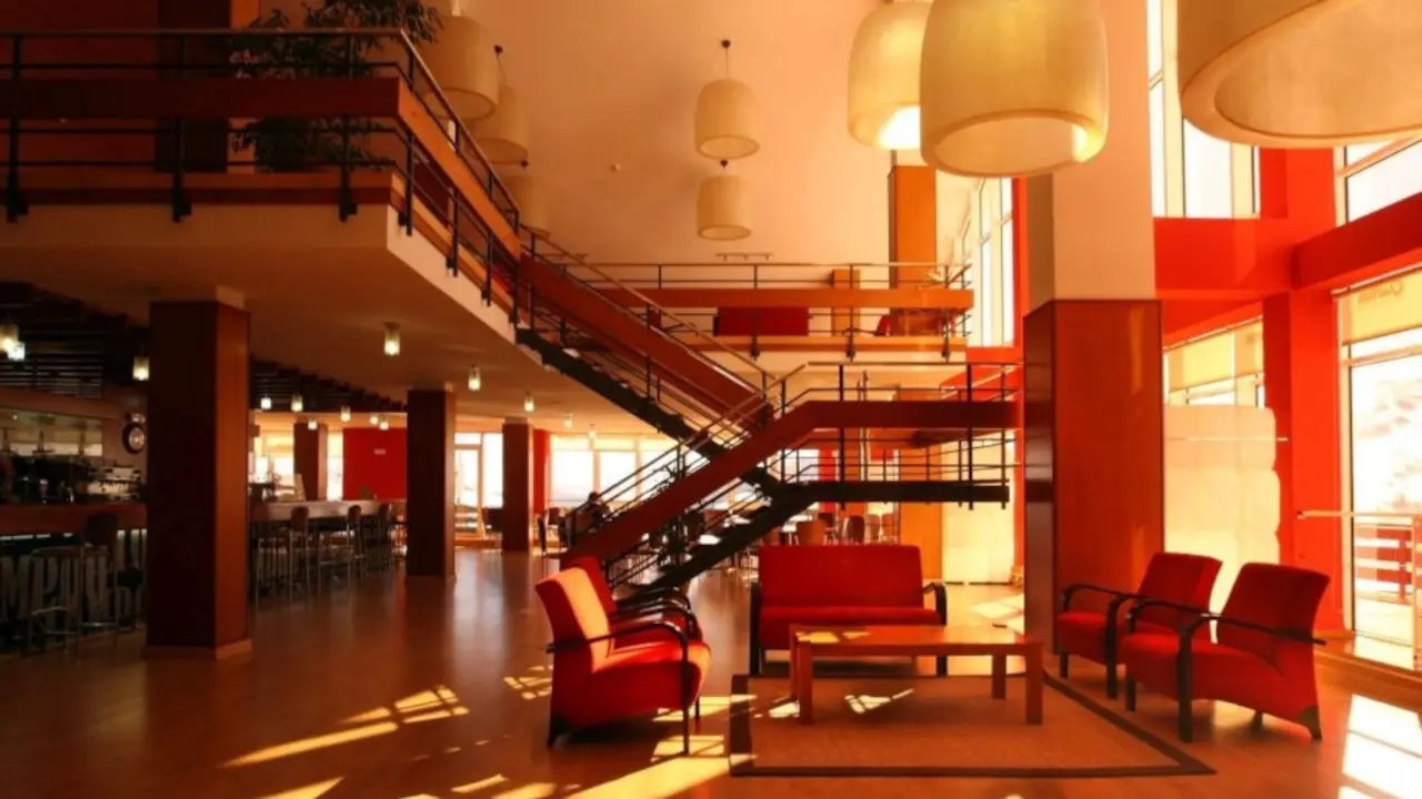 Cafeter&iacute;a del Hotel La Corza Blanca